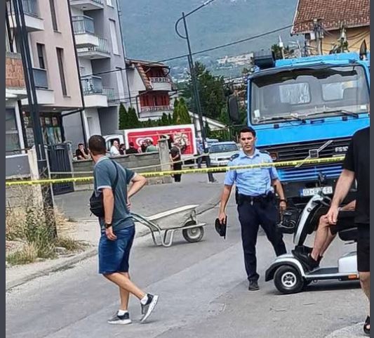 Policia jep detaje për aksidentin fatal në Pejë, viktima ishte në karrocë invalidi