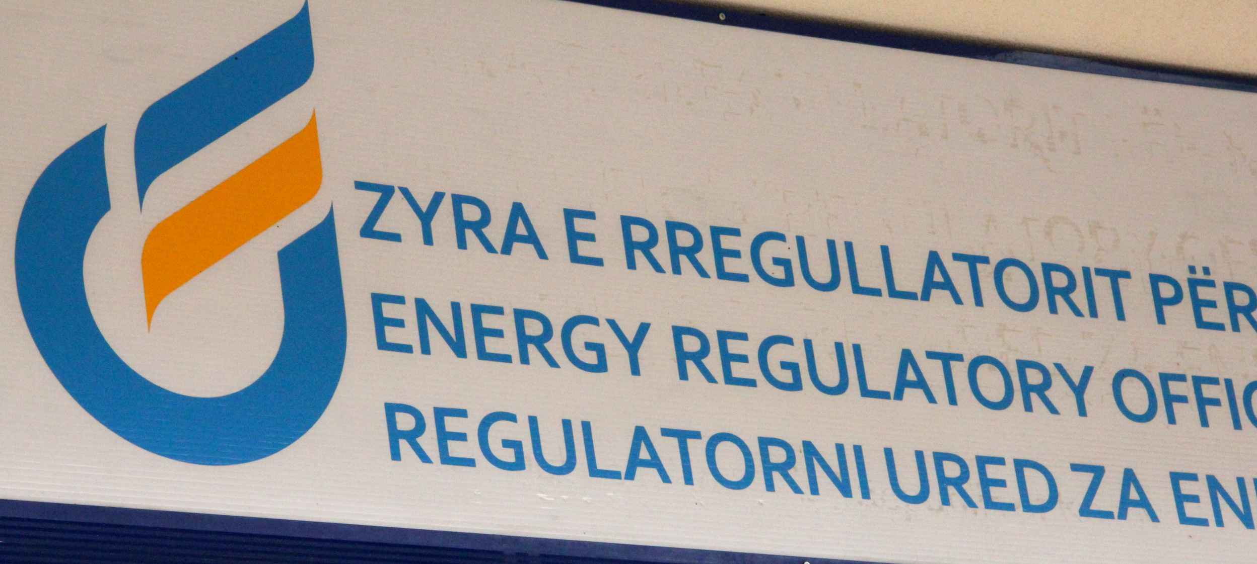 Shkyçja e rrymës për bizneset, ZRRE: E kemi obligim t’ua ndalim rrymën, veç 8% kanë mbetur pa furnizues