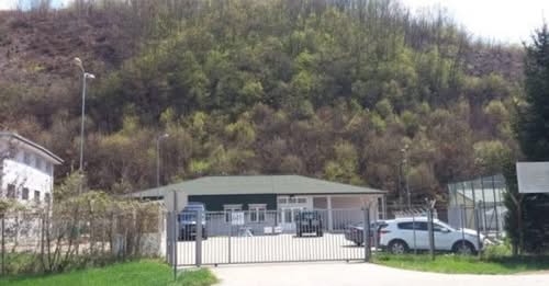 Tre shtetas të huaj arratisen nga qendra për të huaj në Vranidoll