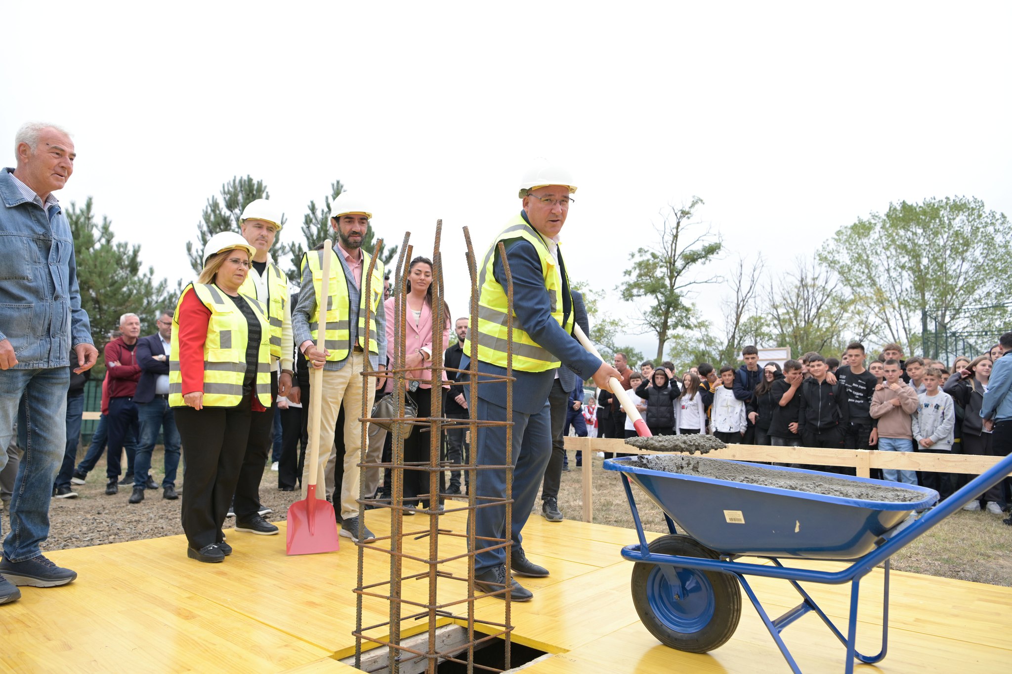 Fillon ndërtimi i sallës së sporteve në fshatin Gllmanik