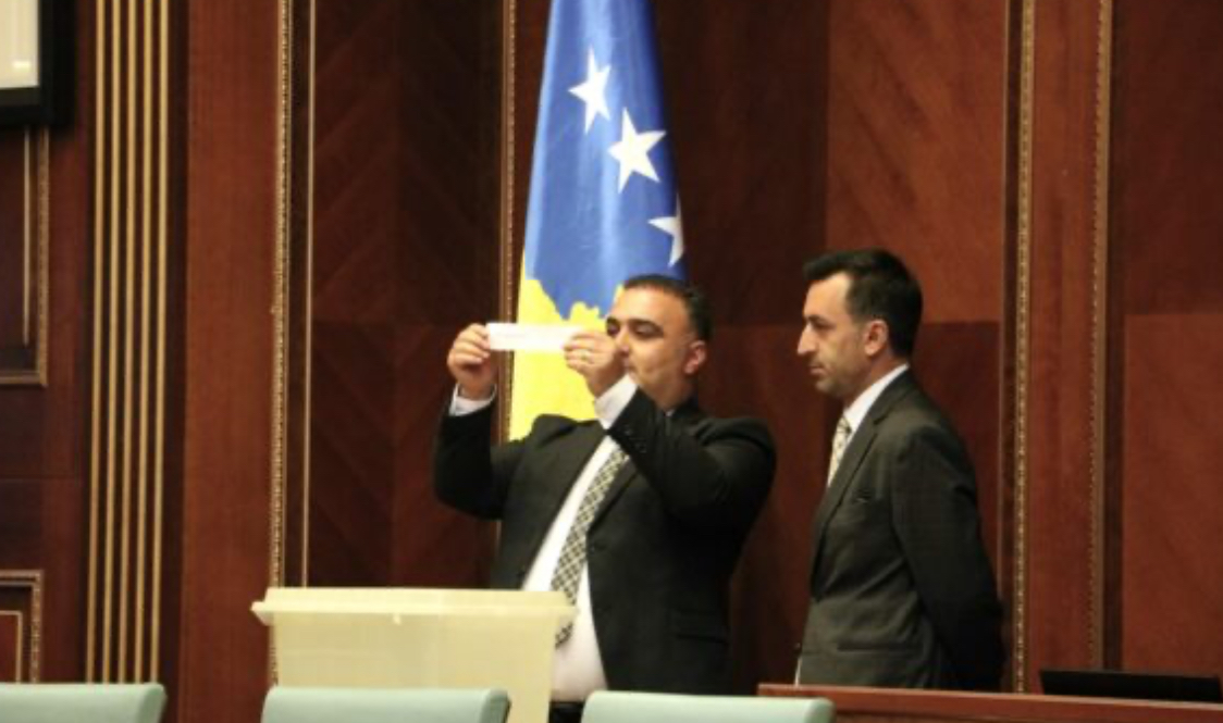 Ambasadorët në Kosovë kërkojnë të respektohet Kushtetuta