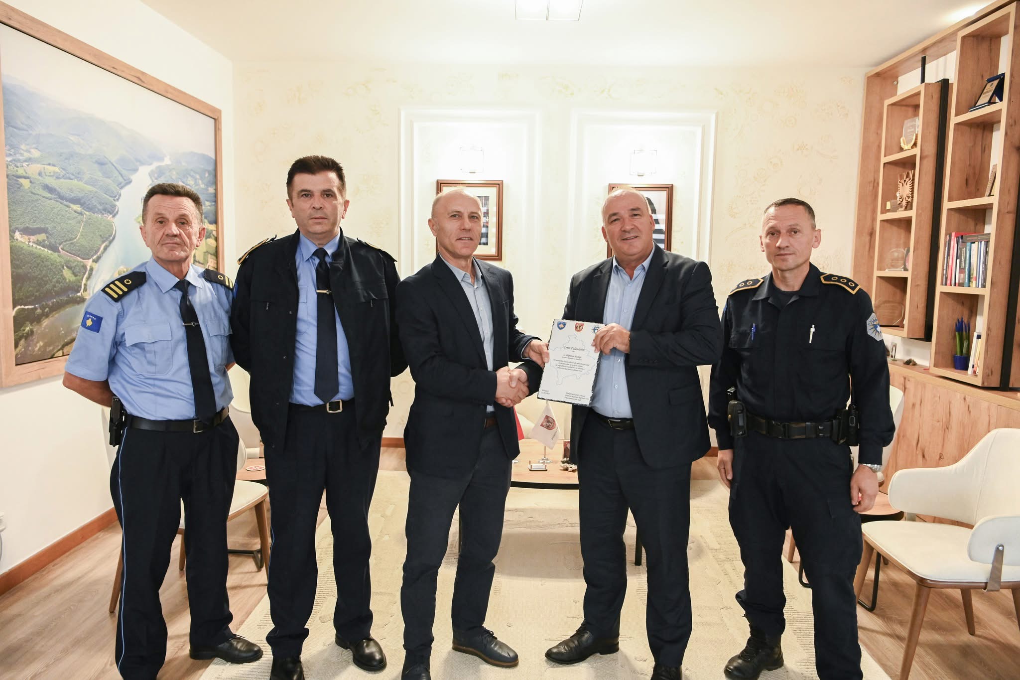 Kryetari Bulliqi priti në takim një delegacion nga Drejtoria Rajonale Kufitare-Veri