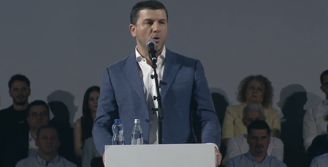 Krasniqi: Presim fitore në shumicën e komunave, por edhe të drejtësisë në Hagë për Thaçin e të tjerët