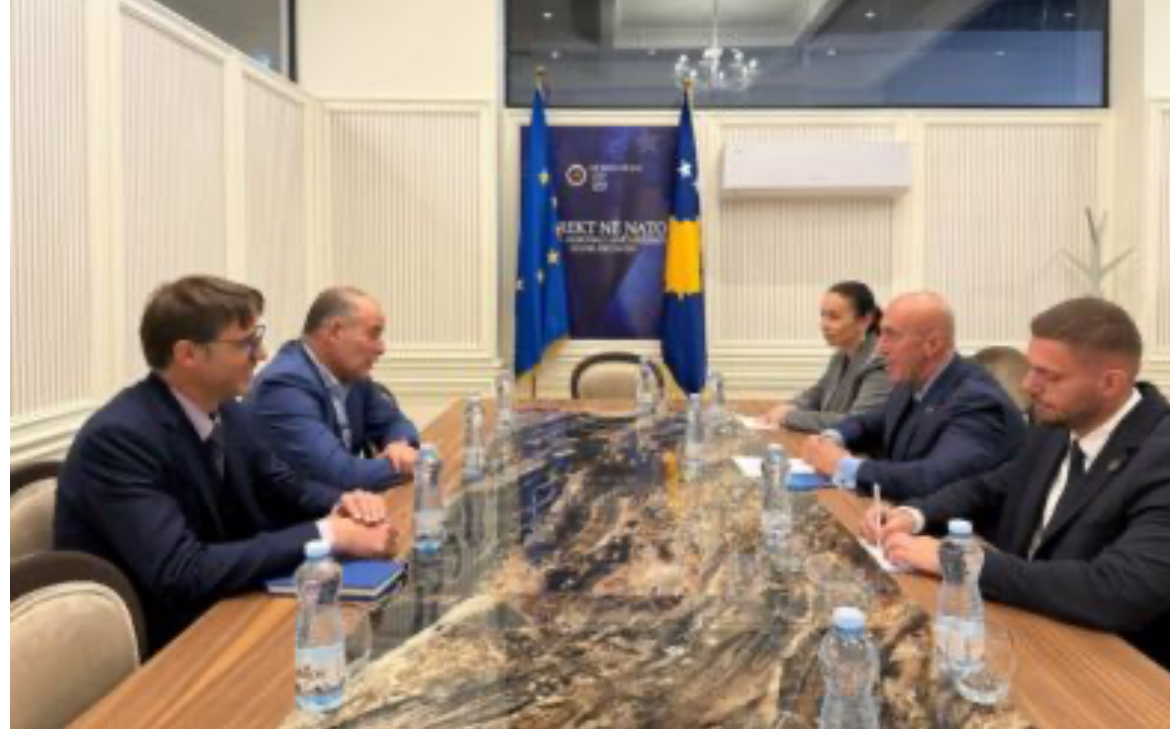 Haradinaj takohet me këshilltarin e BE-së: Të gatshëm të kontribuojmë për tejkalimin e bllokadës