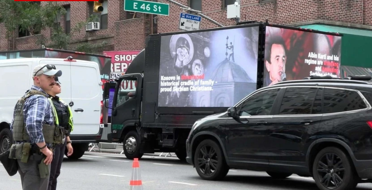 Billborda kundër Kosovës e Kurtit në New York nga diaspora serbe