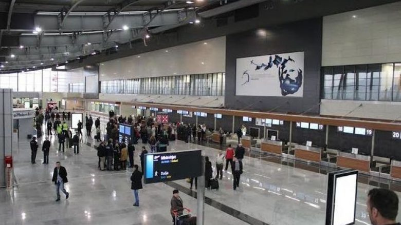 Arrestohen dy persona në aeroport, kishin falsifikuar dokumentet e udhëtimit