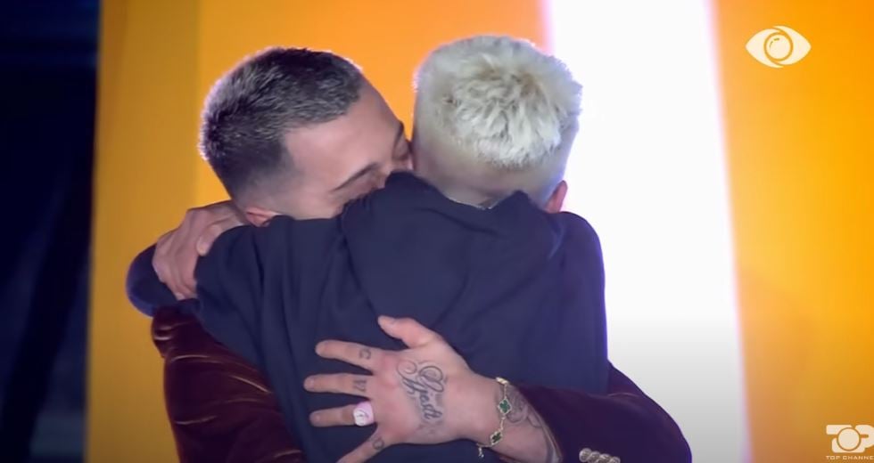 Fillon ceremonia e varrimit të vëllait të Gjestit/PAMJE