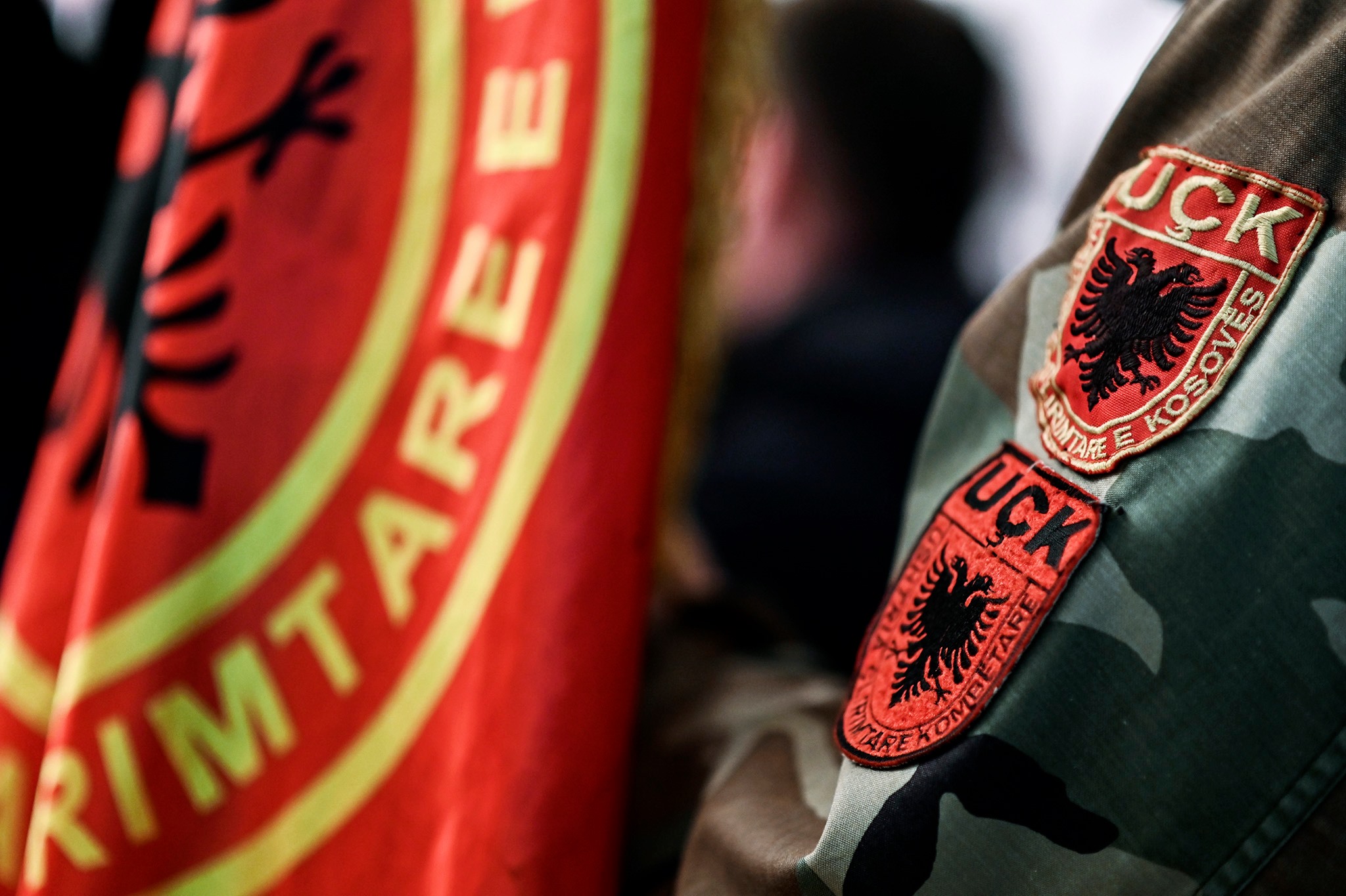 Keqtrajtimi ish-krerëve të UÇK-së, vjen reagimi i shoqatave të dala nga lufta: Skandal i pashembullt në drejtësi