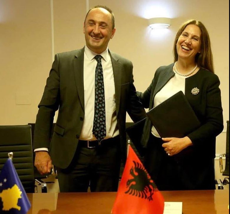 Zyrtarizohet Liburn Aliu, Mirela Kumbaro njofton drejtorin e ri të Portit të Durrësit