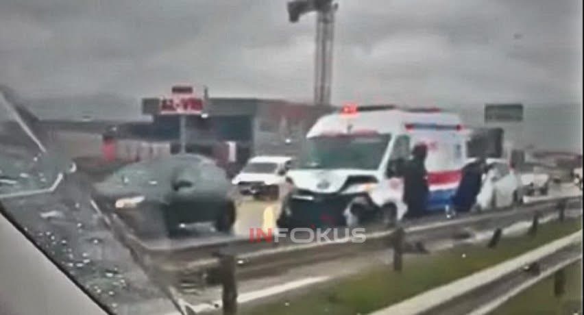 Përfshihet në aksident autoambulanca e Spitalit të Pejës, lëndohen mjeku dhe stafi shëndetësor