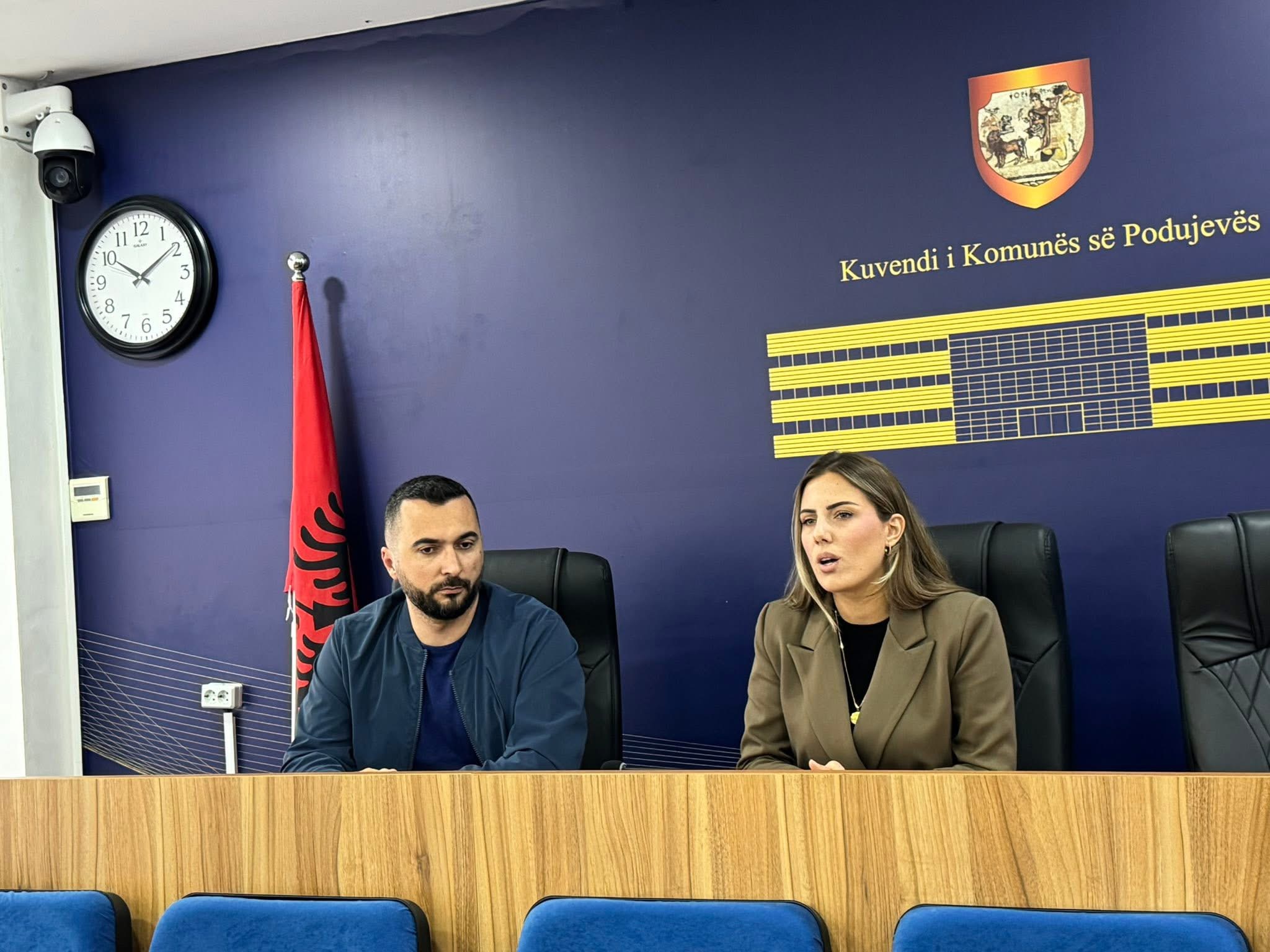 Podujevë: Nënshkruajnë kontratat 11 gra përfituese të projektit AKWA