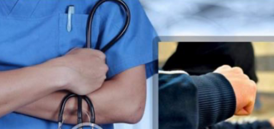 Pacienti sulmon mjekun në Emergjencën, u fjalosën rreth trajtimit mjekësor