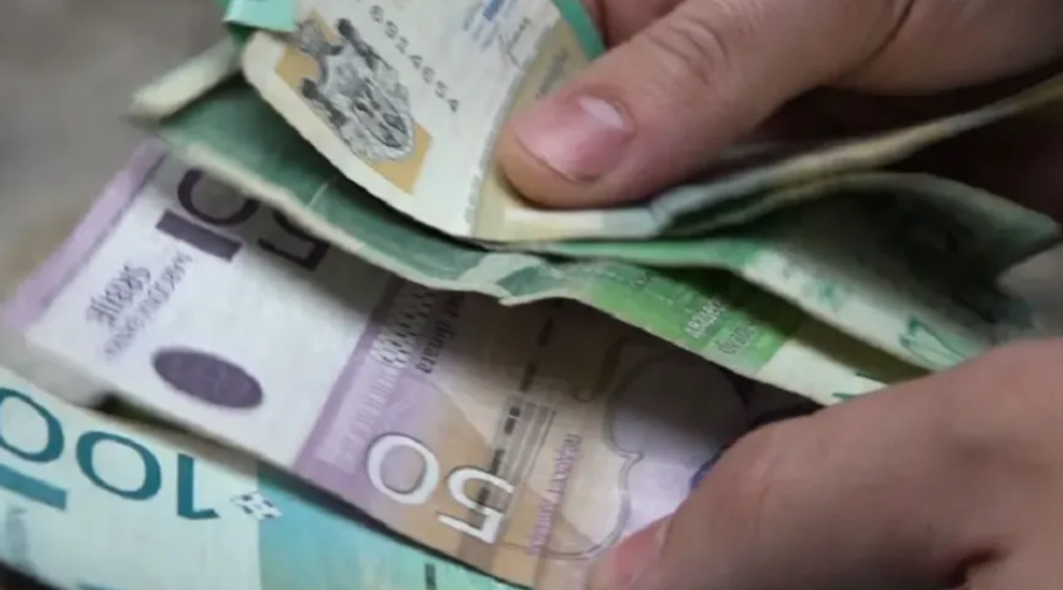 Sekuestrohen euro e dinarë, arrestohet një person nën dyshimin për organizim të bixhozit në Podujevë