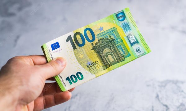 Deputeti i LDK-së: Studentët ende s’i kanë marrë 100 euro, dalin pak ditë para balotazhit