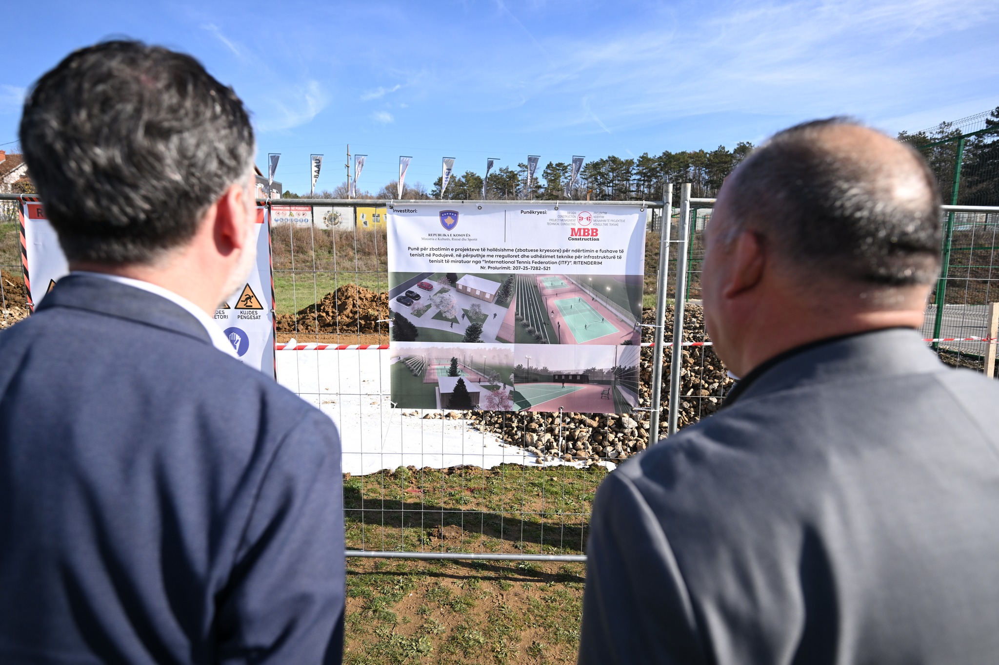 Fillojnë punimet për ndërtimin e fushës së dytë të tenisit në Parkun e Paqes “Manchester”