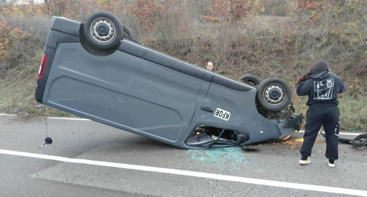 Rrokulliset automjeti i KFOR-it në rrugën Mitrovicë – Leposaviq