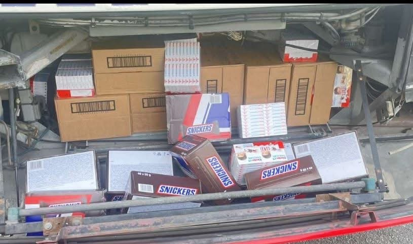 Nuk i deklaruan çokollatat e fshehura/ Dogana parandalon kontrabandën me vlerë mbi 10 mijë euro