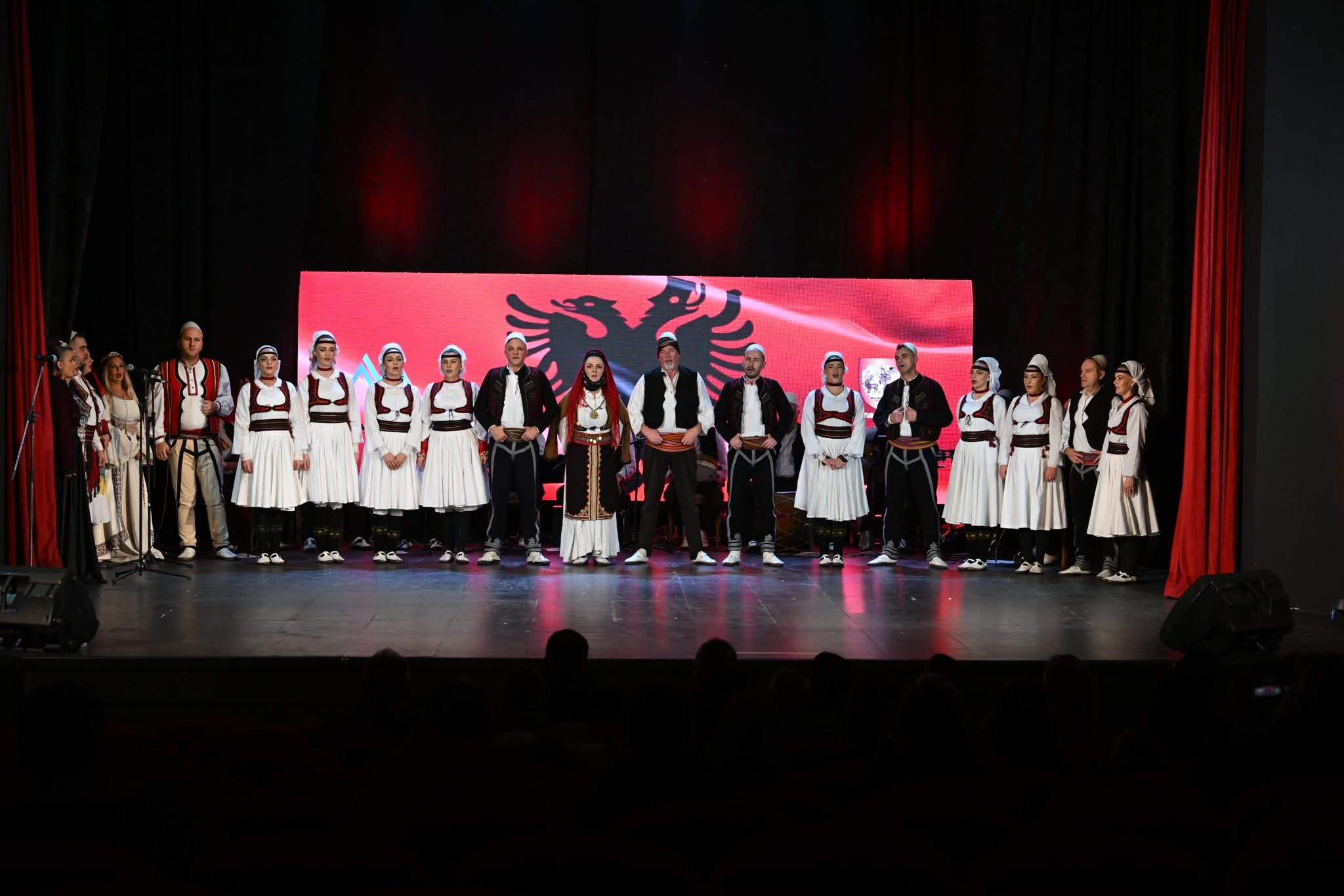 Koncert festiv për festën e flamurit në Podujevë nga Ansambli “Shota”