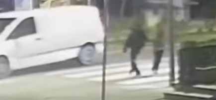 Aksident i rëndë: Vetura godet këmbësorin në vendkalimin për këmbësorë në rrugën “De Rada” (Pamje +18)