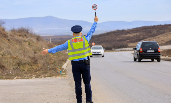 45 aksidente trafiku e mbi 2000 gjoba trafiku