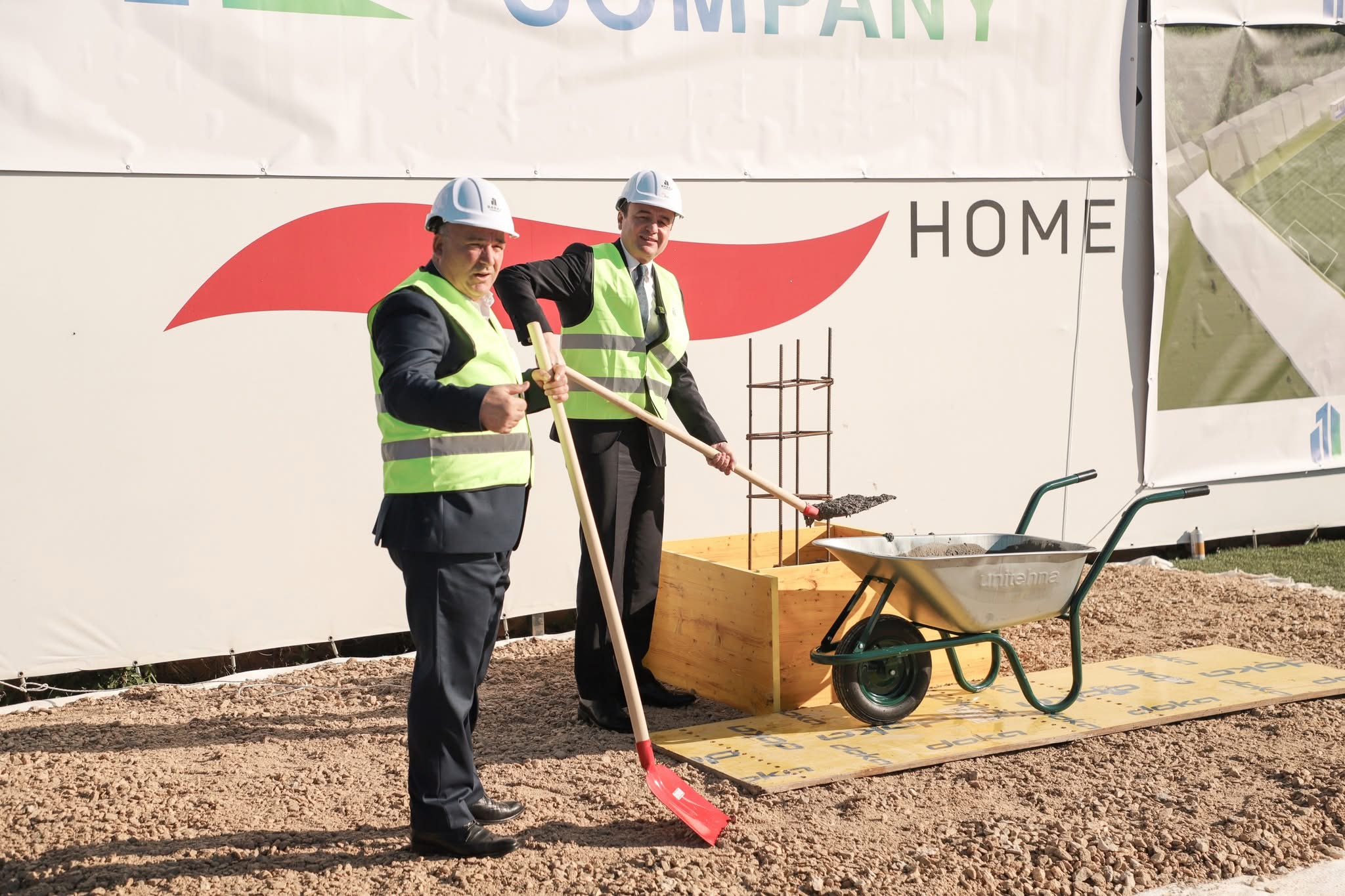 U hodh gurthemeli për fillimin e punimeve në Stadiumin “Zahir Pajaziti”