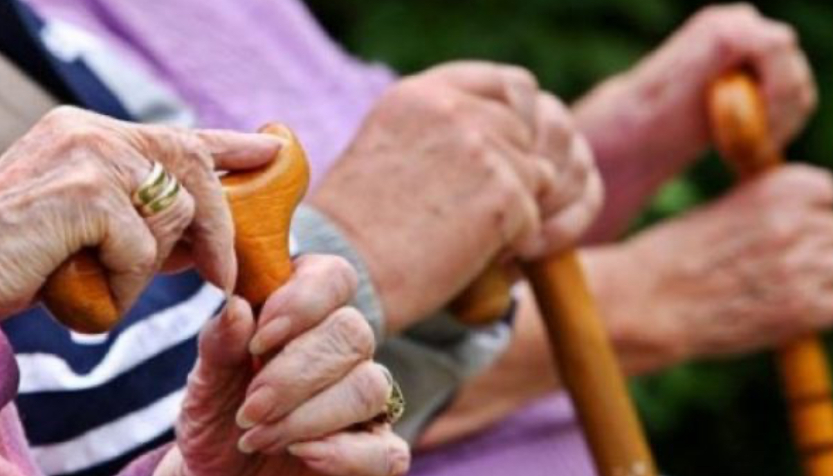 Cilat kategori të pensionistëve duhet të lajmërohen ende në zyre? Ministria jep detaje