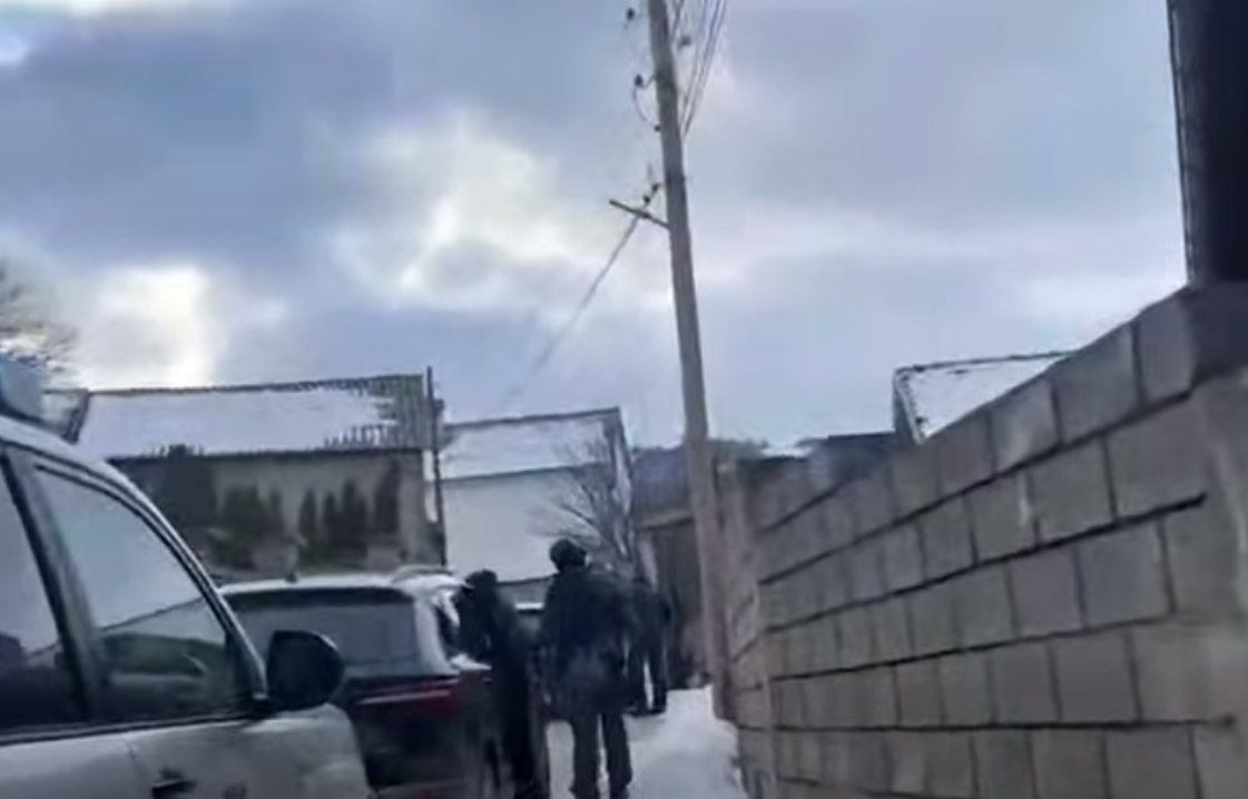 Operacion ndërkombëtar për IPTV ilegale dhe shpëlarje parash: Prokuroria Speciale bastis dy lokacione, i dyshuar një kosovar