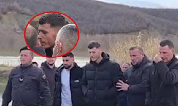 Vëllai i 30-vjeçarit që u gjet sot nga FSK-ja shpërthen në lot, momenti kur trupi i pa jetë sillet në breg