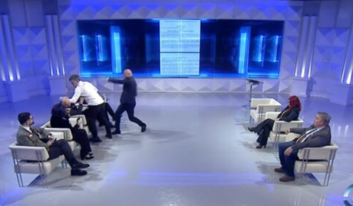 Përplasje fizike live në Opinion, Buzhala i sulet Albatros Rexhajt