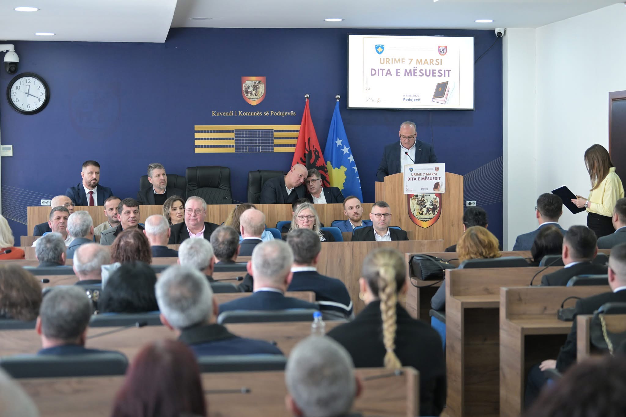 Podujeve: U shënua Dita e Mësuesit