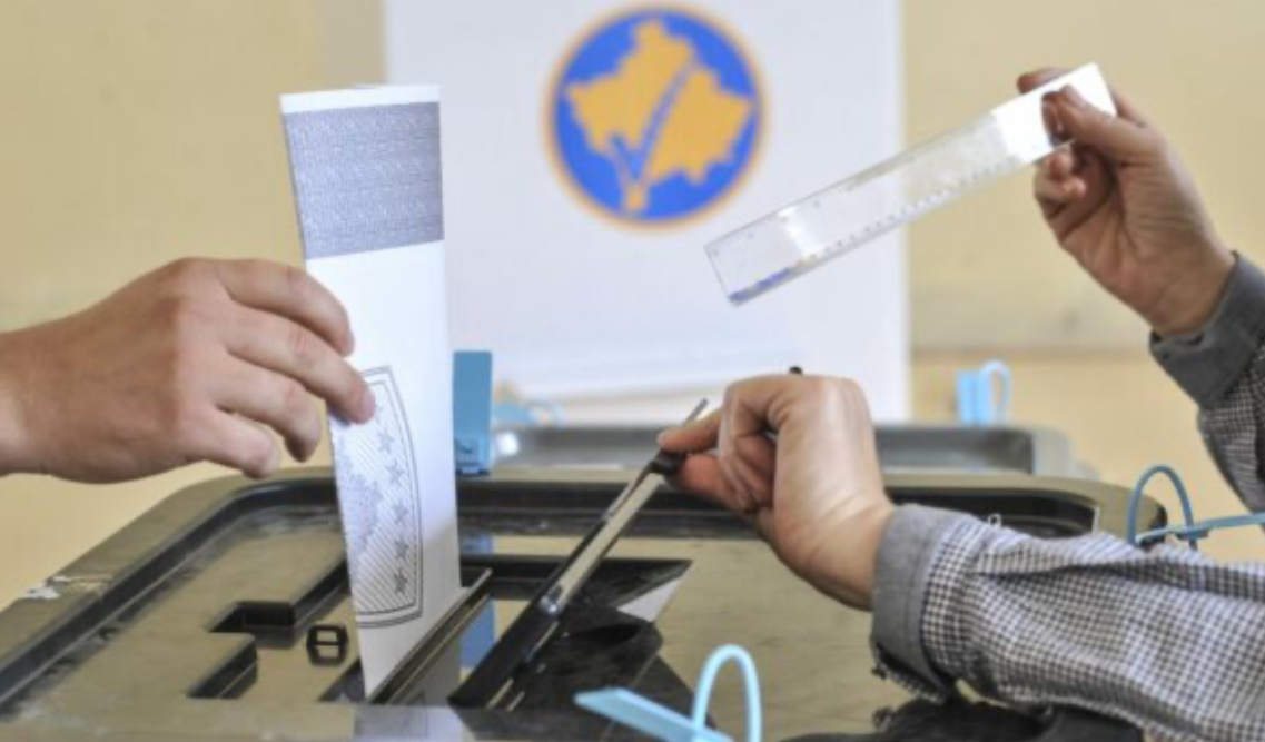 Analistët paralajmërojnë pasoja edhe nëse shkohet ose jo në zgjedhje