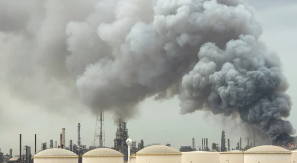 Sulmohet rafineria shtetërore në Bahrein, Irani lëshon raketa dhe dronë në një valë e re sulmesh