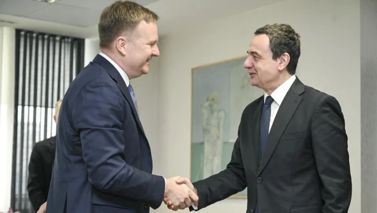 Kurti pret sot në takim të dërguarin e BE-së për dialogun Kosovë-Serbi