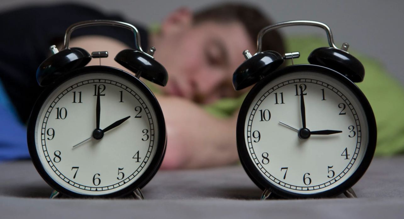 Këtë të dielë ora ndërrohet, zhvëndoset 60 minuta përpara