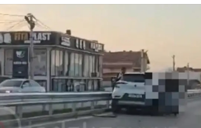 Vetaksident në Bardhosh, momenti kur pasagjerët dalin nga vetura