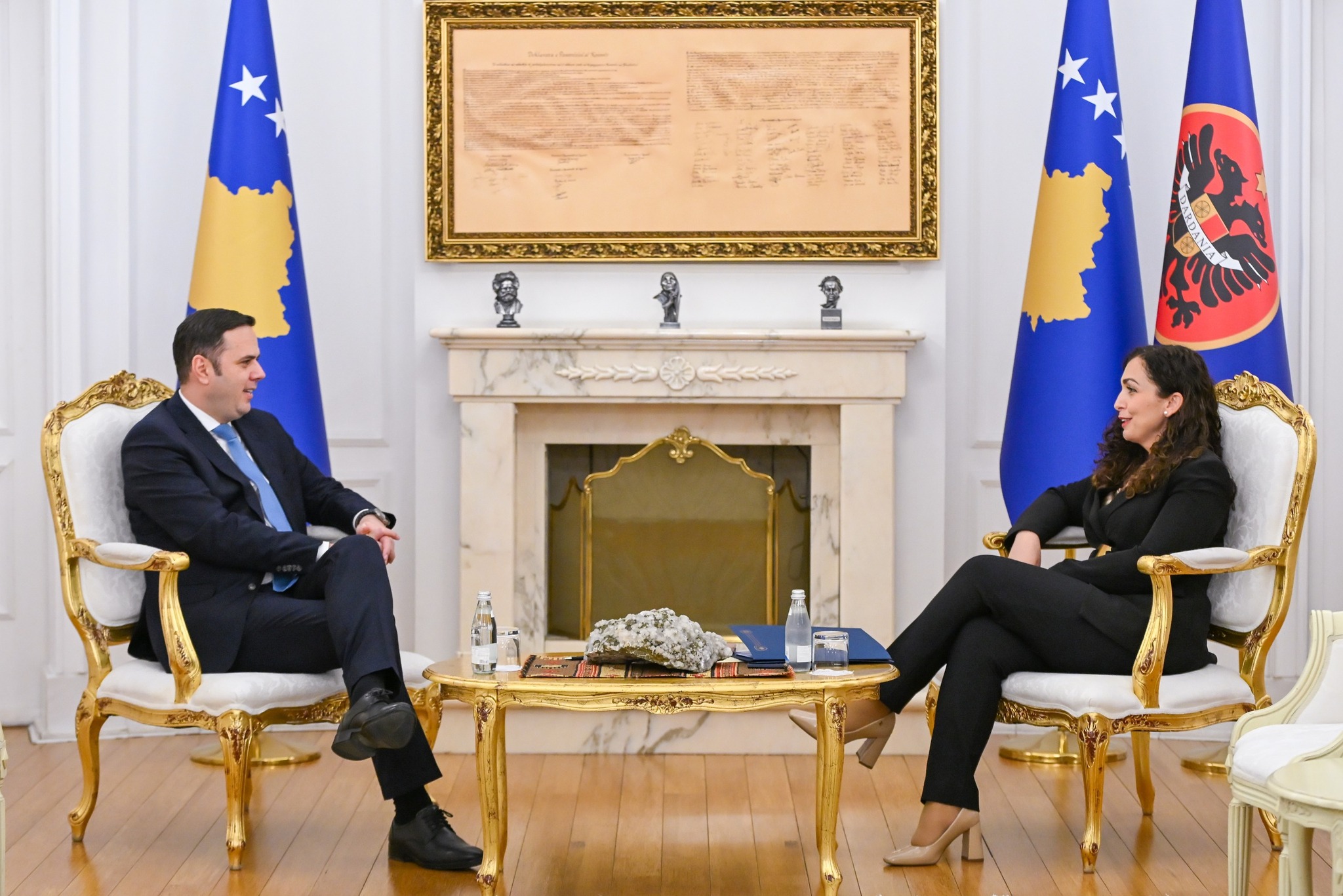 Pasditja intersante, Vjosa Osmani në takim me Lumir Abdixhikun!