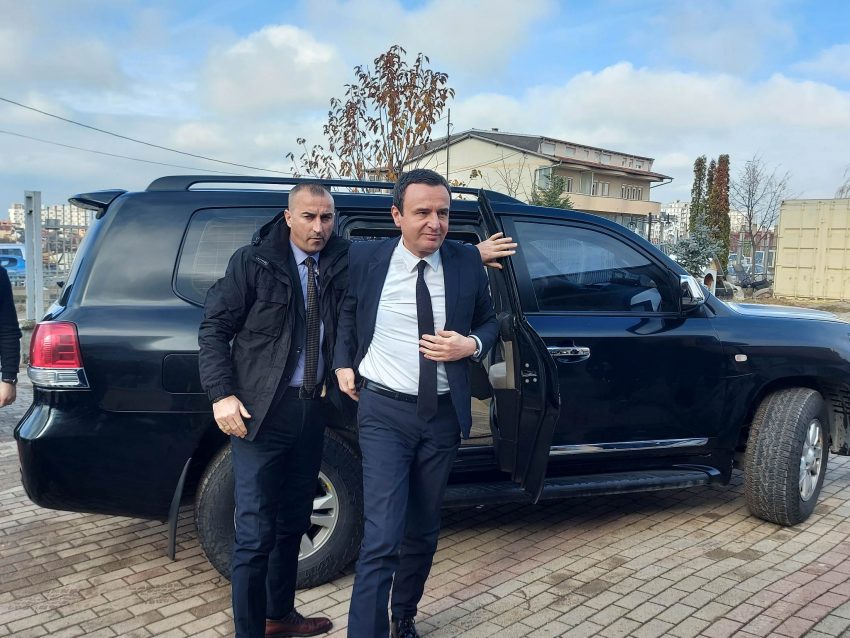 Kurti ia beson agjendën Dejona Mihalit – zbulon detaje nga udhëtimi në Londër