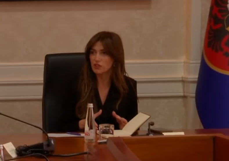 Haxhiu mbërrin në Presidencë, pas pak nis takimi me liderët e partive