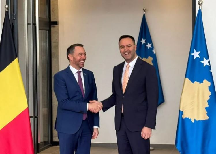 Konjufca takon homologun e tij beleg Maxime Prevot