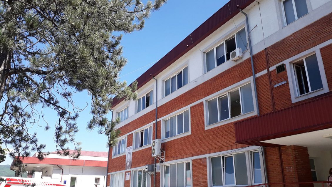 Therja me thikë në Mitrovicë, kjo është gjendja e të plagosurit