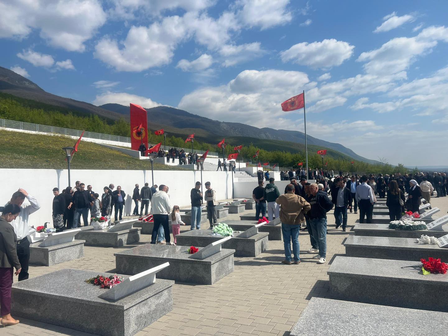 OVL e UÇK-së nderon dëshmorët e Komunës së Istogut