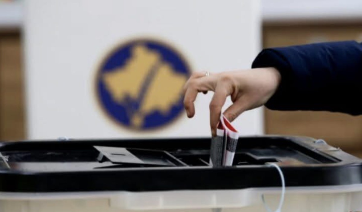 Dita e dytë e fushatës: Partitë zbarkojnë në qytetet e Kosovës me tubime të shumta