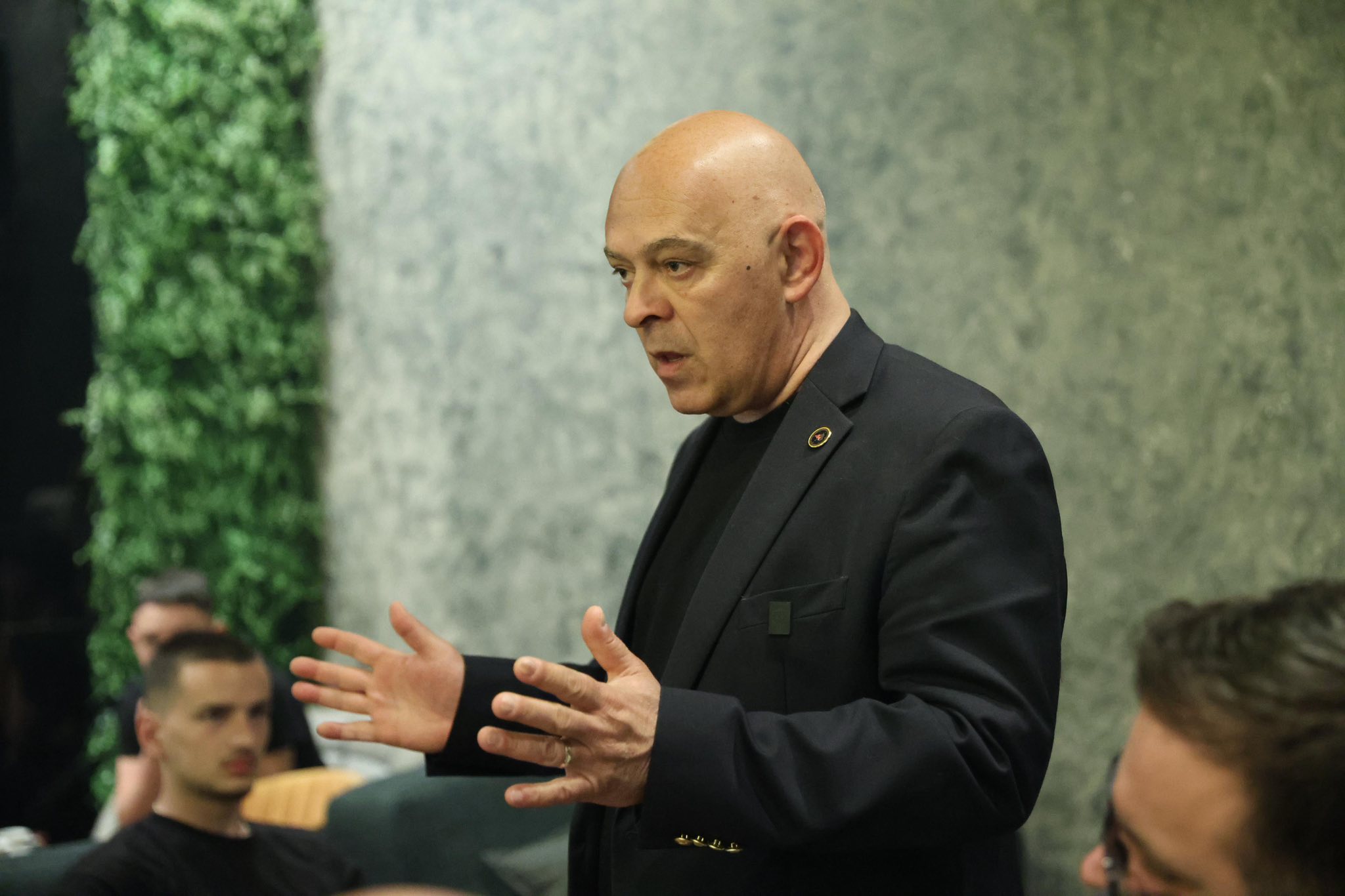 Ardian Gjini në Istog, takime me rininë dhe vizitë në fermën e suksesshme në Trubohoc