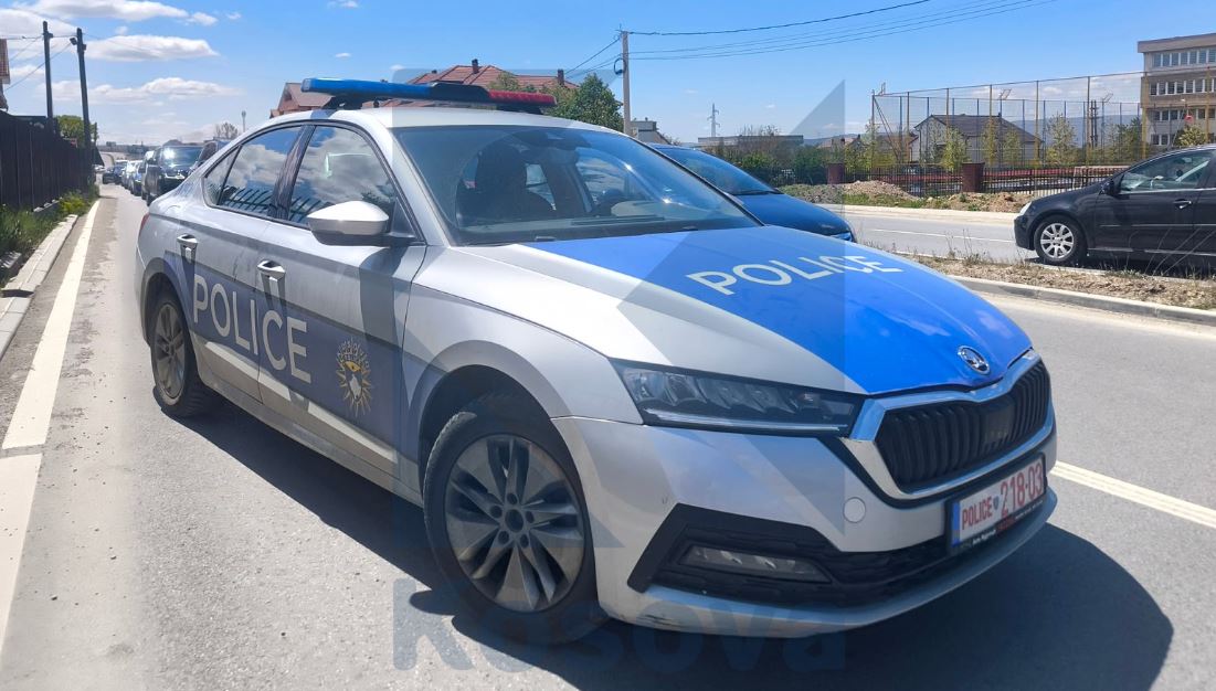 Tejkalim i gabuar: Rrokulliset vetura në Carralukë të Malishevës, lëndohet shoferi