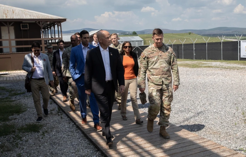 Kongresistët amerikanë arrijnë në Kosovë, vizitojnë Bondsteel
