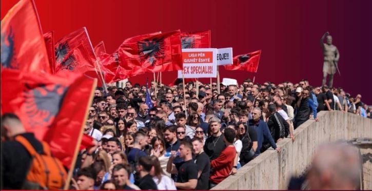 Hamza del në mbështetje të protestës së studentëve shqiptarë në Shkup: Jemi me ju!