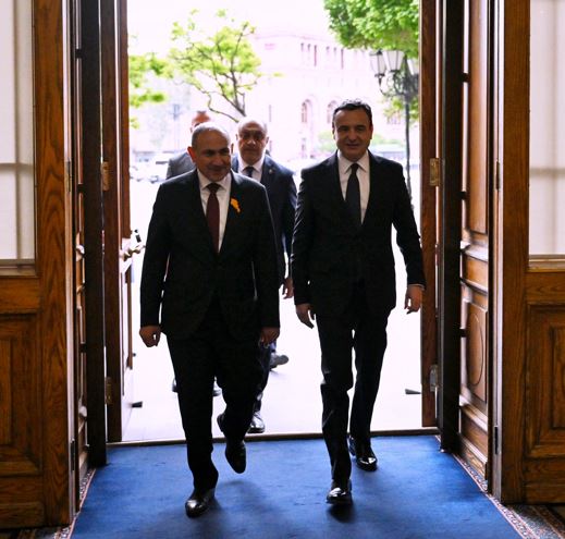Kurti pritet nga kryeministri armen, diskutojnë për thellimin e bashkëpunimit