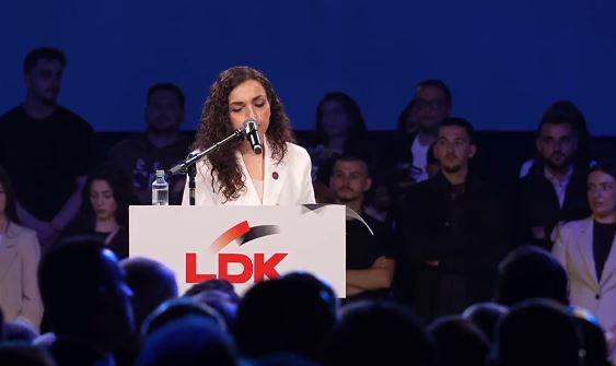 Osmani akuzon LVV: Ia refuzuan popullit 51% vetëm për të eliminuar një presidente që u ul me presidentin e ShBA-së