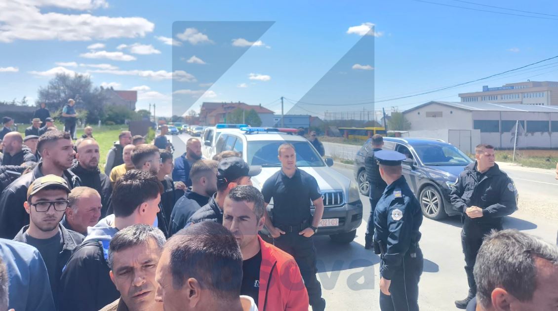 Tensionimi i protestës në Besi, policia tenton arrestimin e një banori, mbërrijnë edhe policët specialë