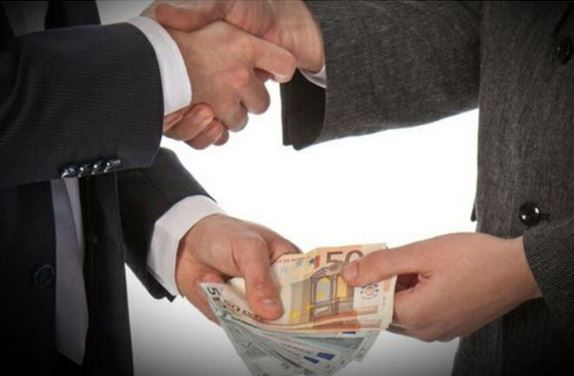 Keqpërdorim i detyrës, deklarata me shtrëngim, mashtrim e ryshfet – veprat që lidhen me aksionin e sotëm